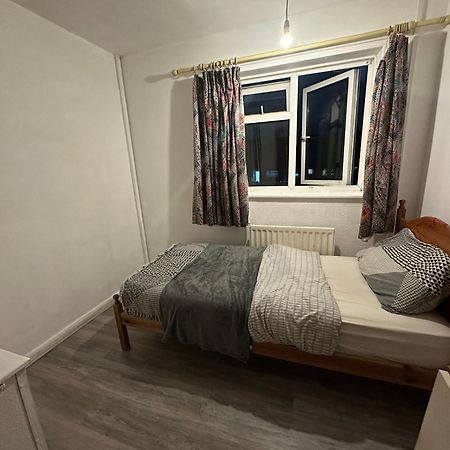 Stevenage Town Centre Hostel - Budget Single Room Exteriér fotografie