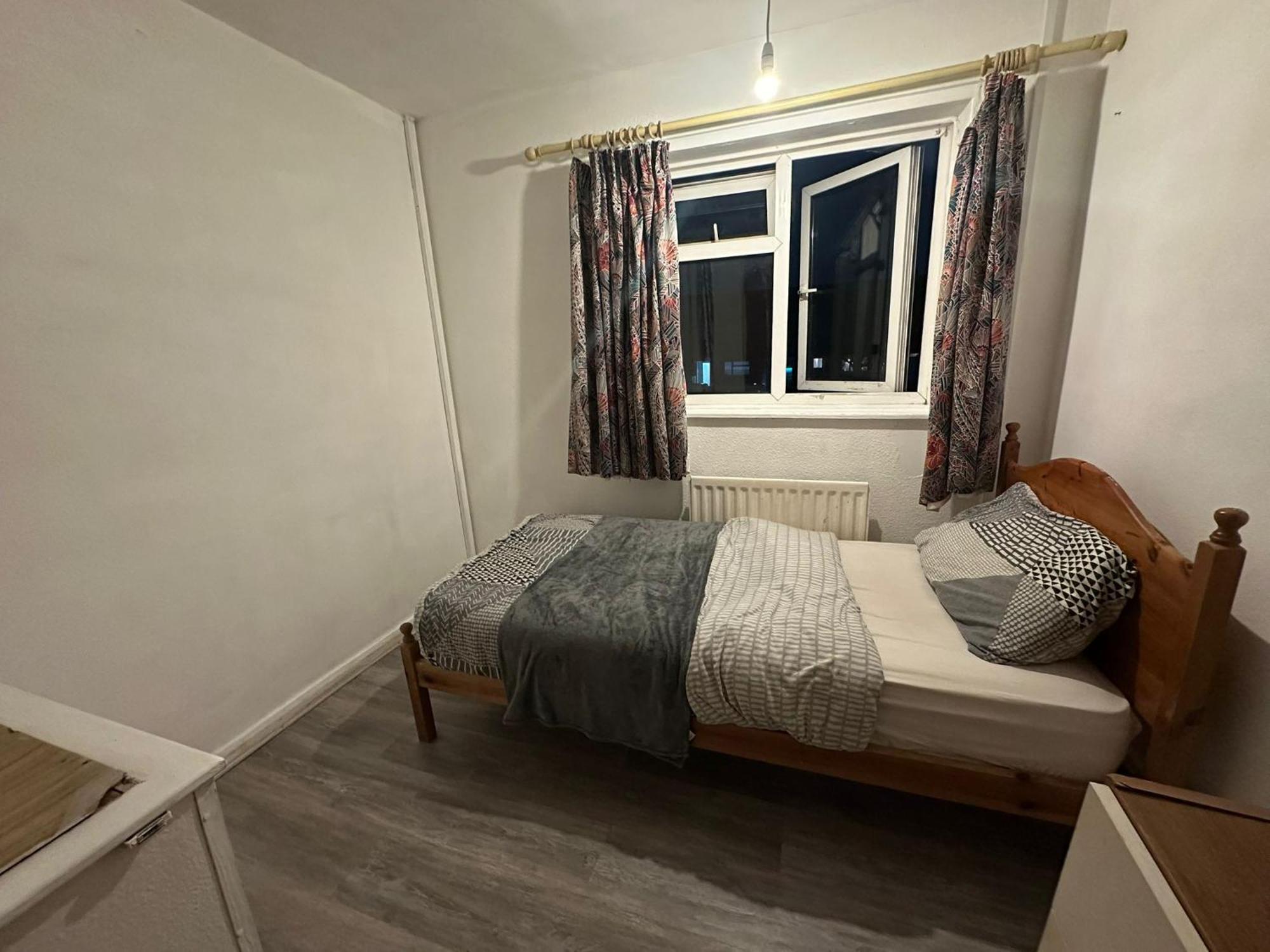 Stevenage Town Centre Hostel - Budget Single Room Exteriér fotografie
