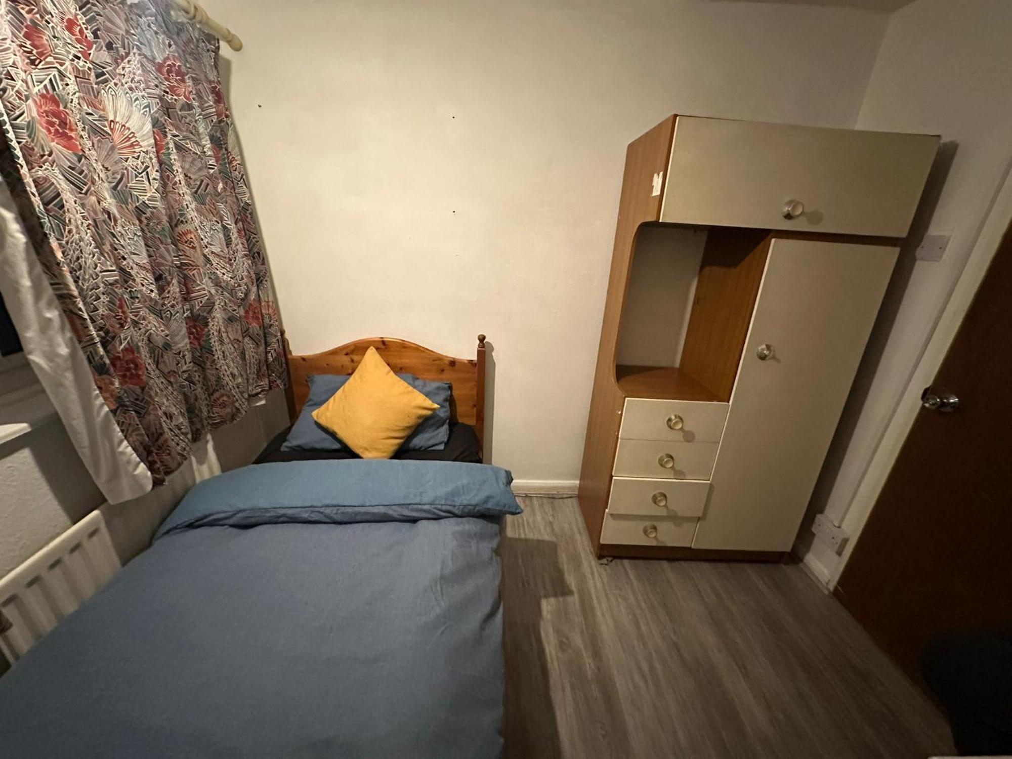 Stevenage Town Centre Hostel - Budget Single Room Exteriér fotografie